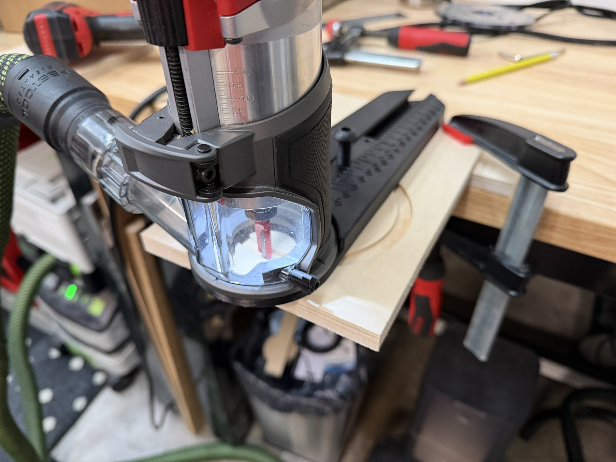 router cutting a circle